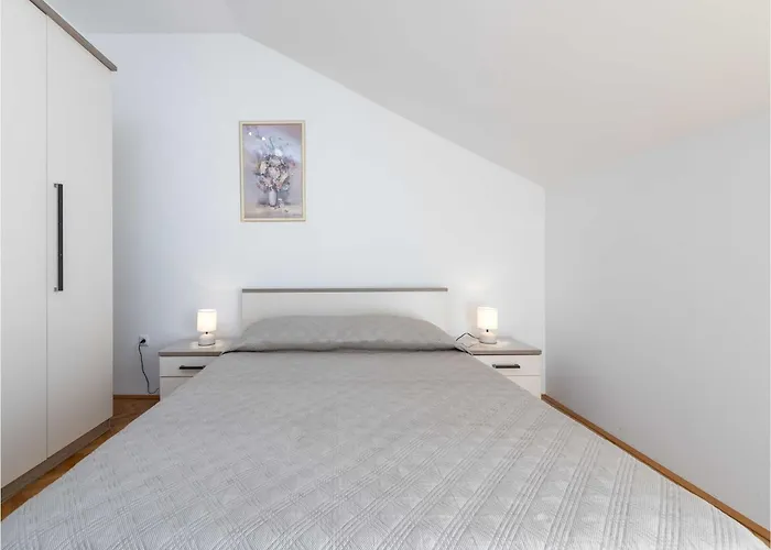 Green Hills Apartment - One Bedroom Apartment With Balcony And Sea View