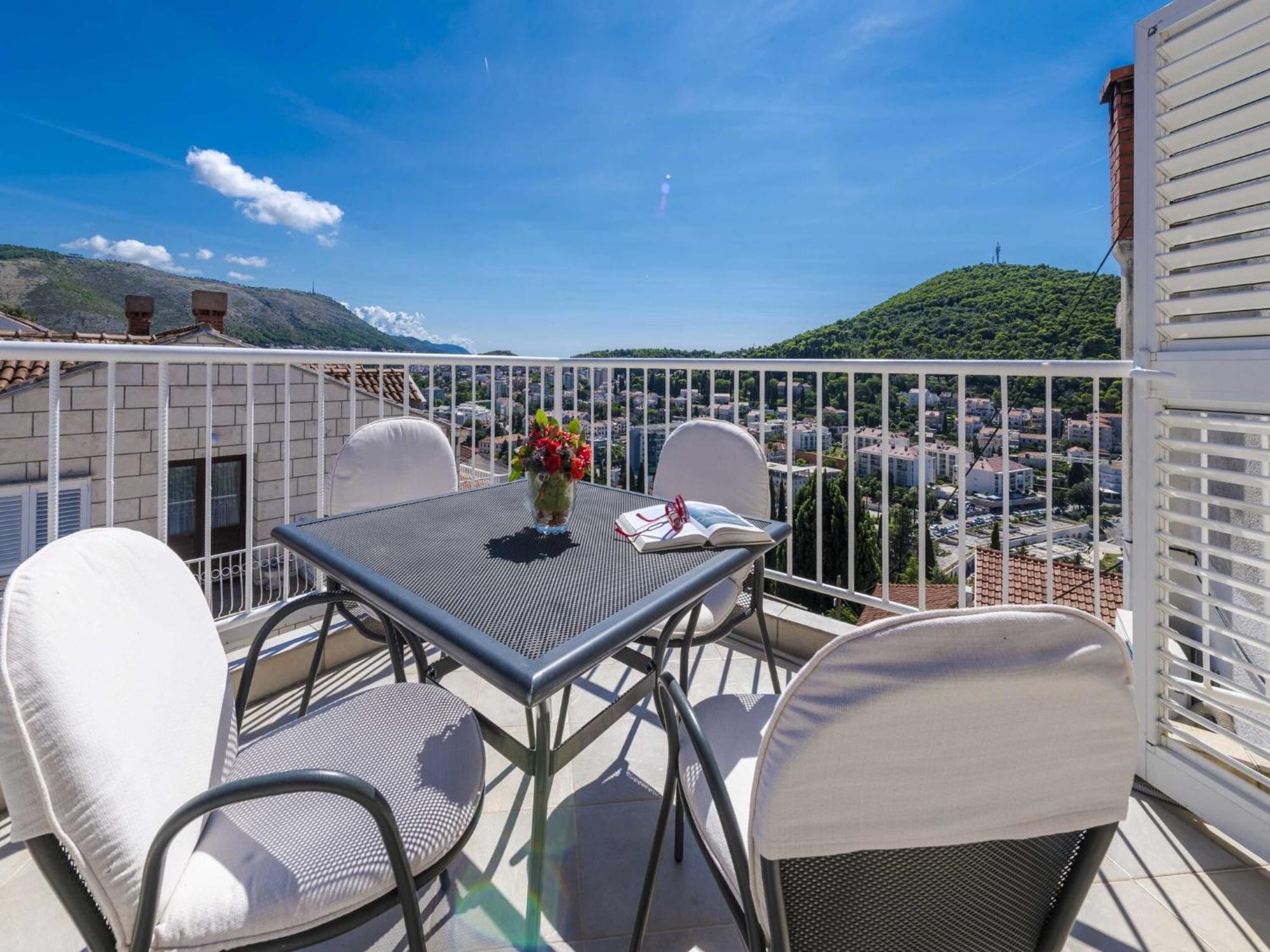Hills - One Bedroom With Balcony And Sea View Apartment *